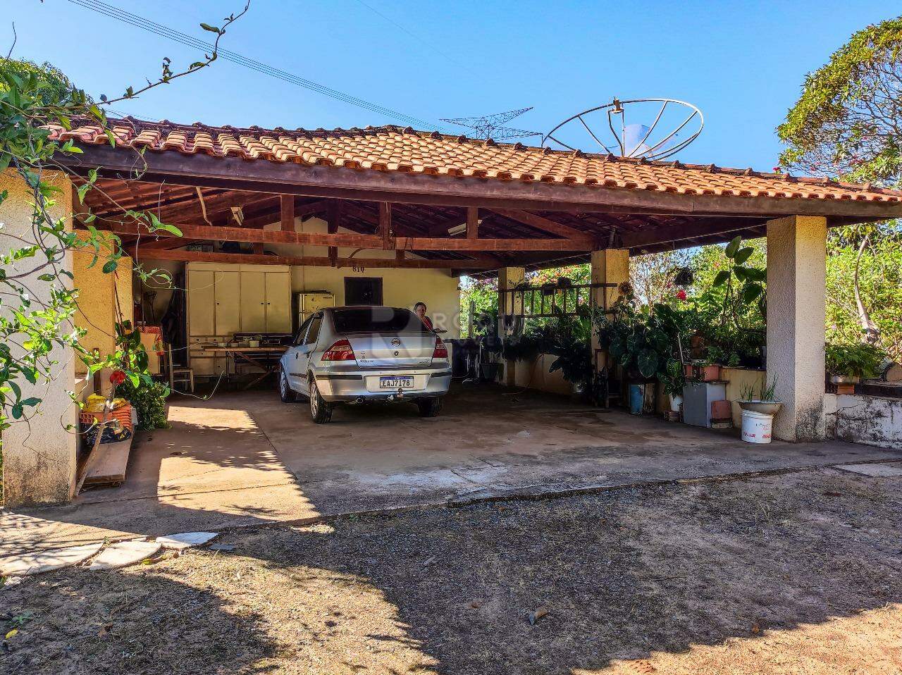 Chácara à venda no bairro Ribeirão do Pinhal: GARAGEM