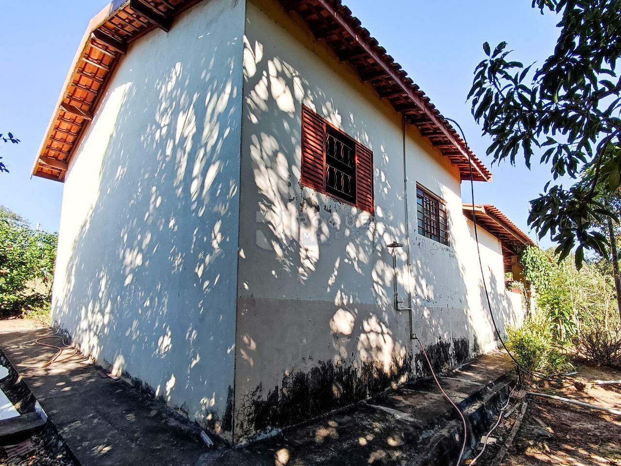 Chácara à venda no bairro Ribeirão do Pinhal: FUNDOS