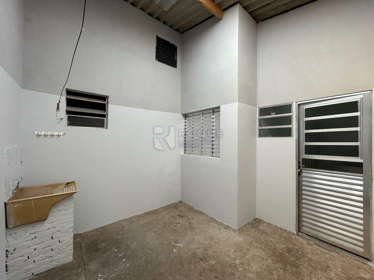 Casa Residencial para aluguel no bairro Parque Residencial Abílio Pedro: Área de serviço / entrada Edícula