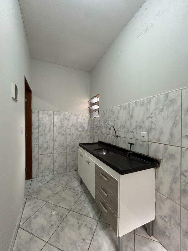 Casa Residencial para aluguel no bairro Parque Residencial Abílio Pedro: Cozinha edícula