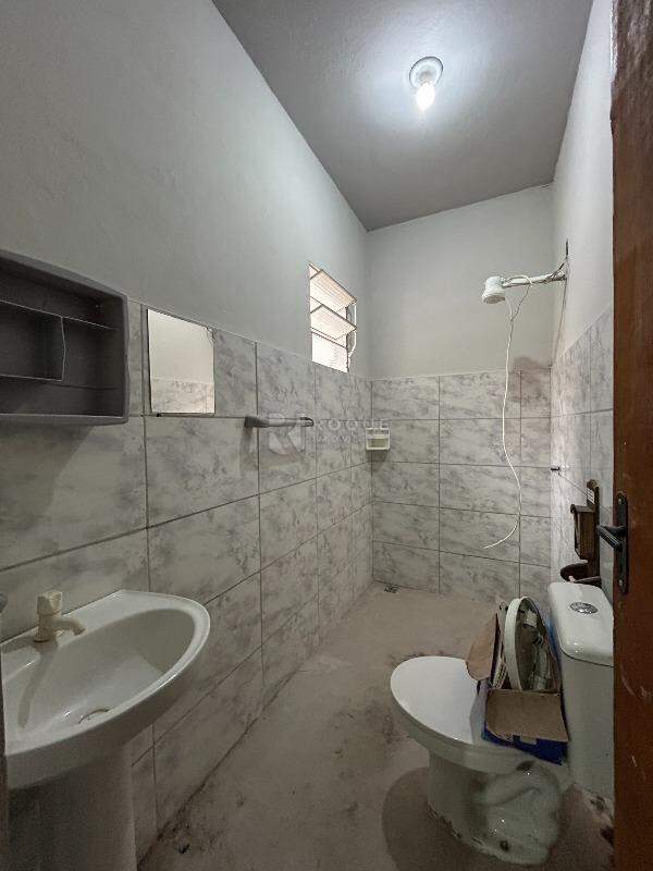 Casa Residencial para aluguel no bairro Parque Residencial Abílio Pedro: WC social edícula