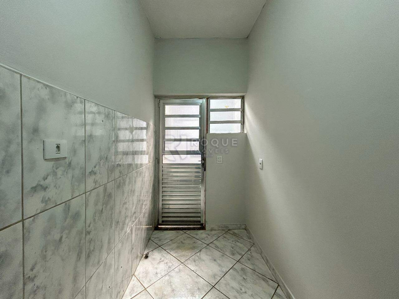 Casa Residencial para aluguel no bairro Parque Residencial Abílio Pedro: Cozinha edícula