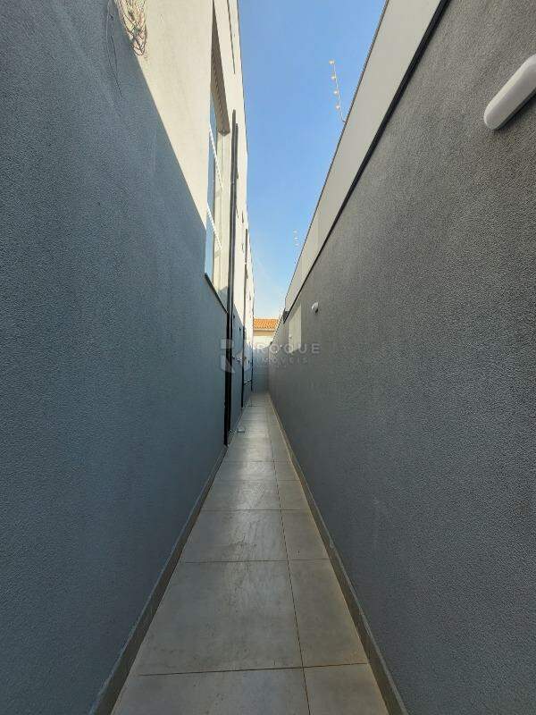 Salão para aluguel no bairro Vila Claudia: Corredol lateral