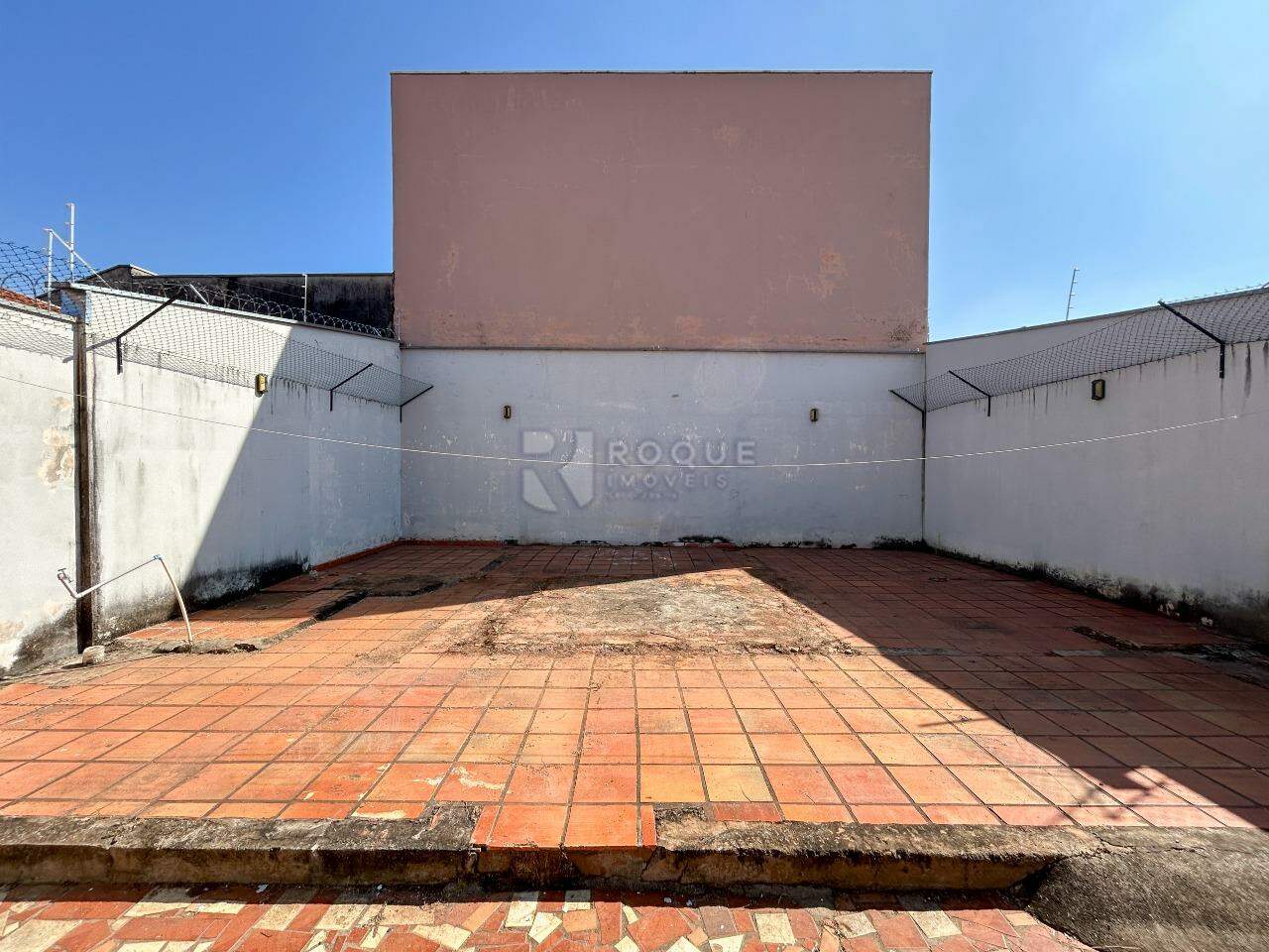 Casa Residencial para aluguel no bairro Jardim Ouro Verde: Fundo