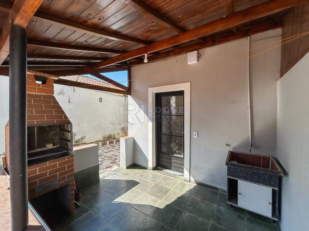 Casa Residencial para aluguel no bairro Jardim Ouro Verde: Churrasqueira
