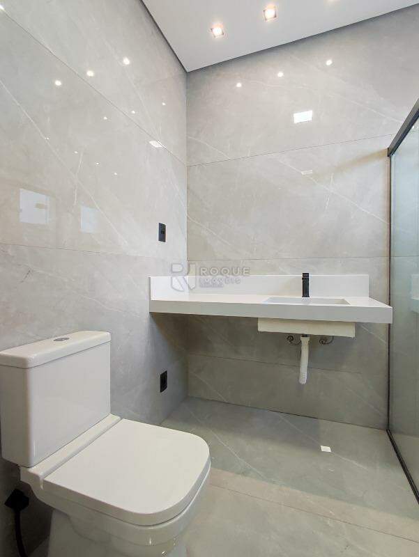 Casa em condomínio à venda no bairro Village Limeira: WC SUÍTE  MASTER