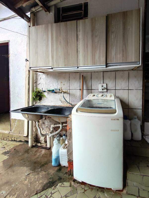 Casa Residencial à venda no bairro Parque Hippolyto: LAVANDERIA