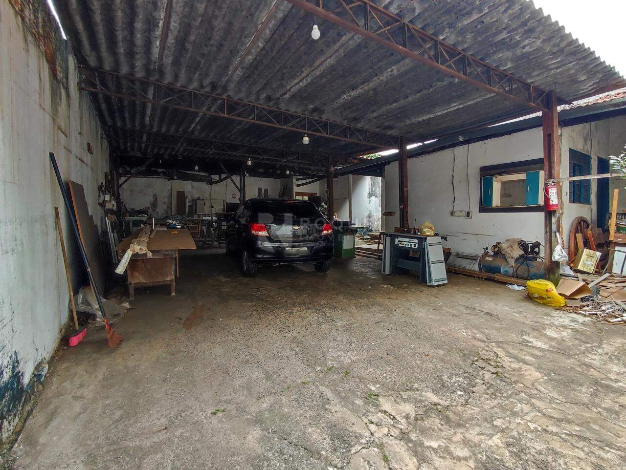 Casa Residencial à venda no bairro Parque Hippolyto: BARRACÃO