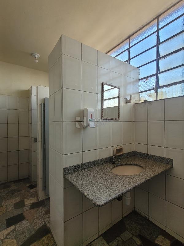 Salão para aluguel no bairro Vila Santa Lucia: Lavatório