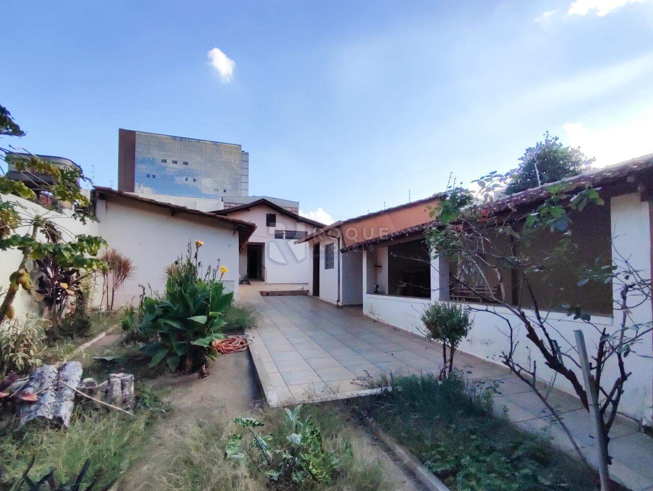 Casa Residencial para aluguel no bairro Centro: QUINTAL