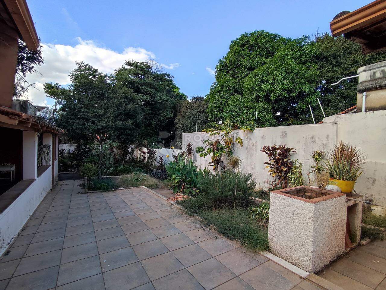 Casa Residencial para aluguel no bairro Centro: QUINTAL