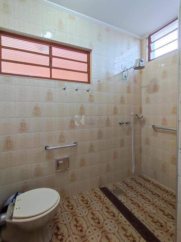 Casa Residencial para aluguel no bairro Centro: BANHEIRO SOCIAL