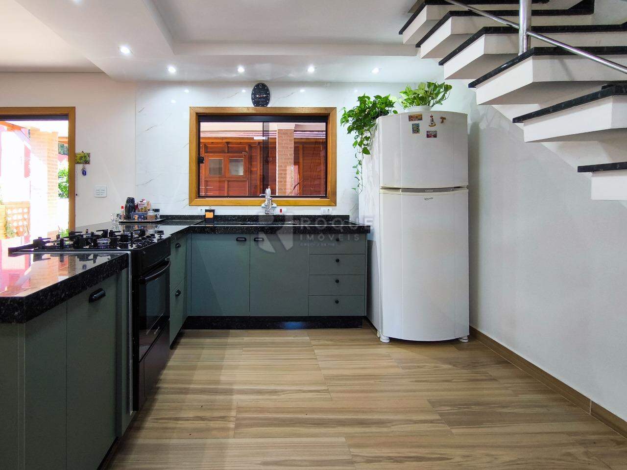 Casa em condomínio à venda no bairro Bairro dos Pires: COZINHA