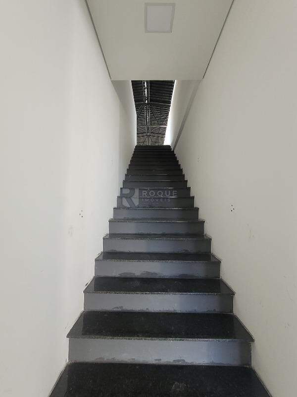 Barracão/Galpão para aluguel no bairro Centro Industrial de Limeira CIL: Escada de acesso superior