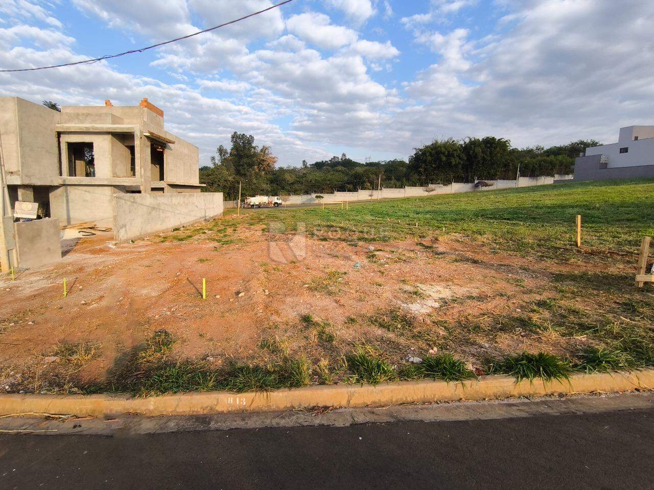 Terreno à venda no bairro Residencial Florisa: 