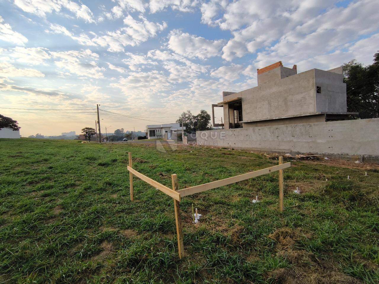 Terreno à venda no bairro Residencial Florisa: 