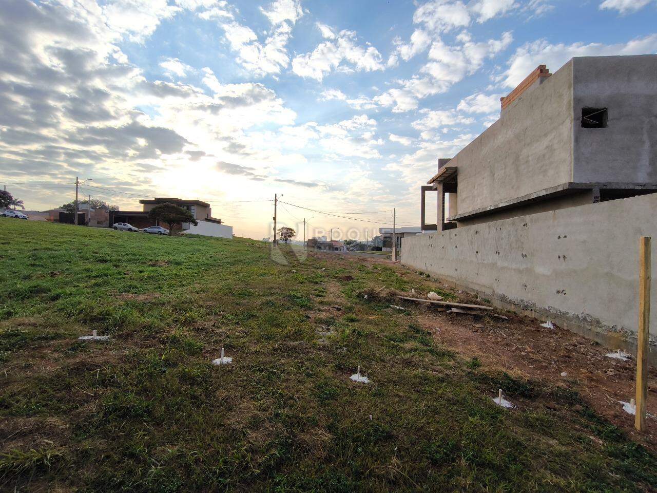 Terreno à venda no bairro Residencial Florisa: 