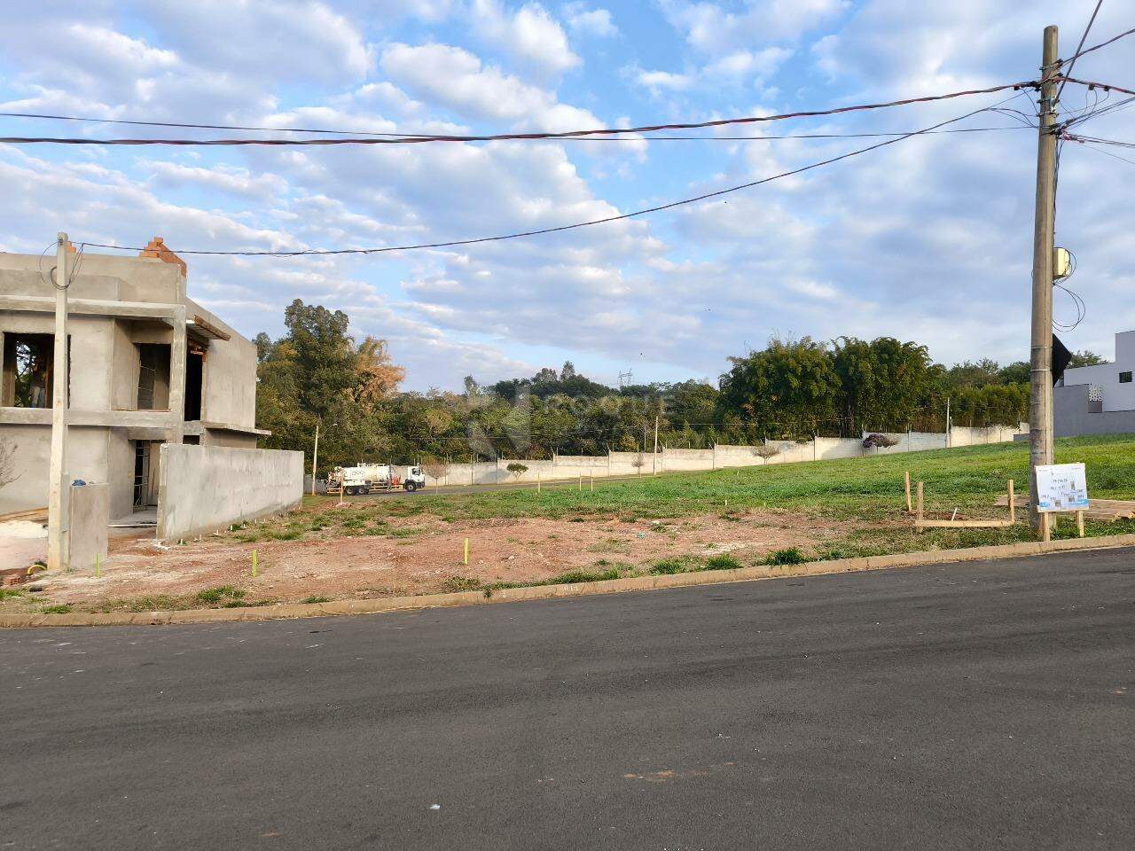 Terreno à venda no bairro Residencial Florisa: 