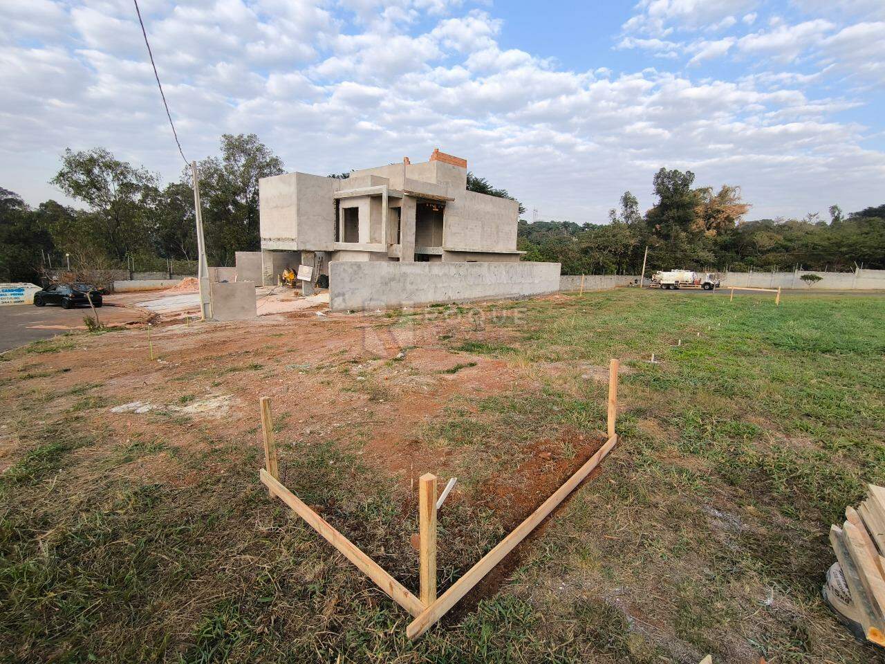 Terreno à venda no bairro Residencial Florisa: 