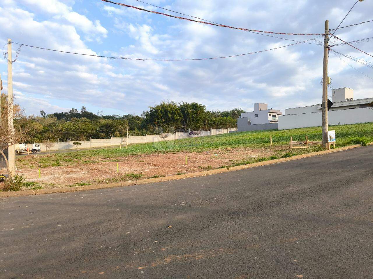 Terreno à venda no bairro Residencial Florisa: 