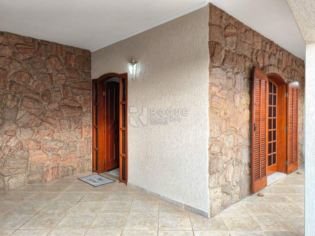 Casa Residencial à venda no bairro Jardim Nova Europa: ENTRADA