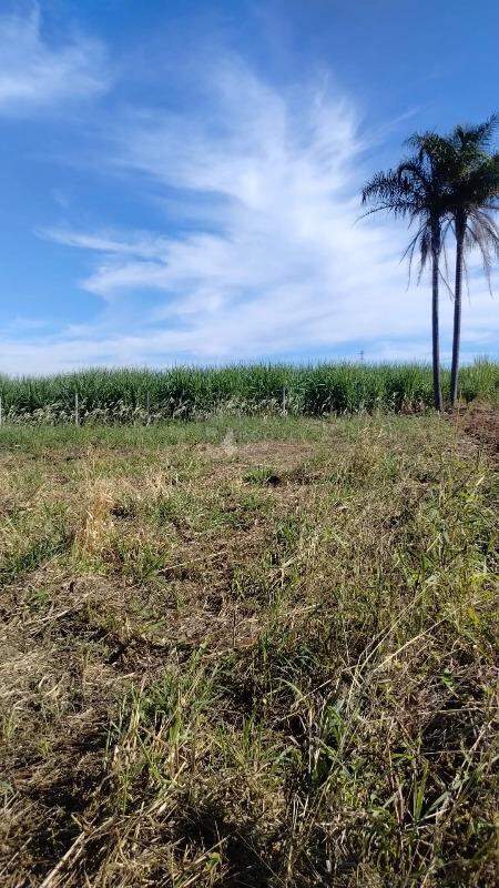 Terreno em condomínio à venda no bairro Bairro dos Pires: 