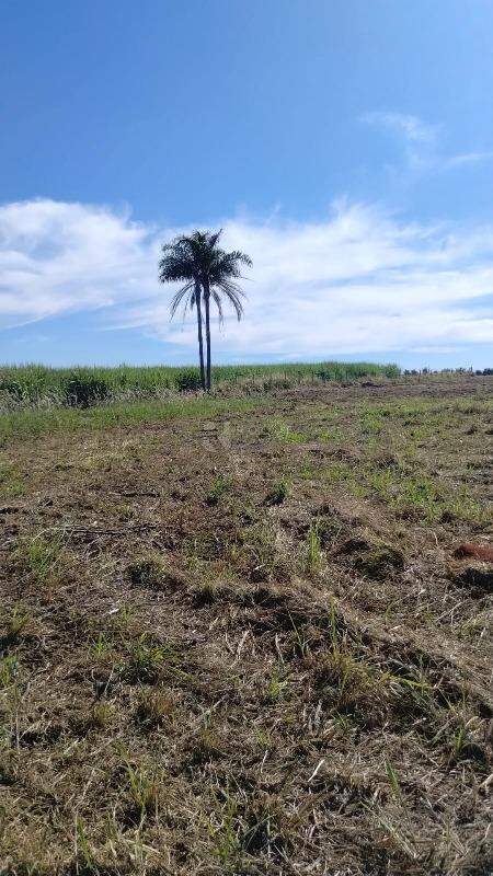 Terreno em condomínio à venda no bairro Bairro dos Pires: 