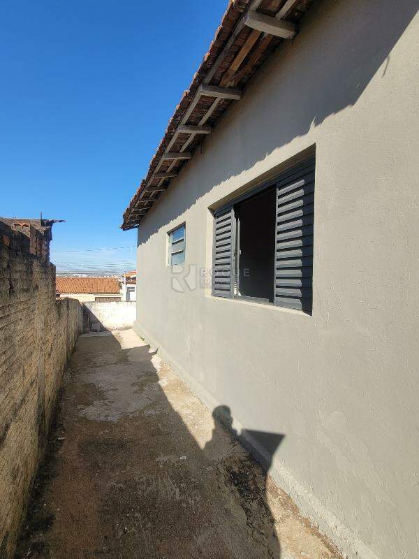 Casa Residencial para aluguel no bairro Jardim Planalto: quintal 