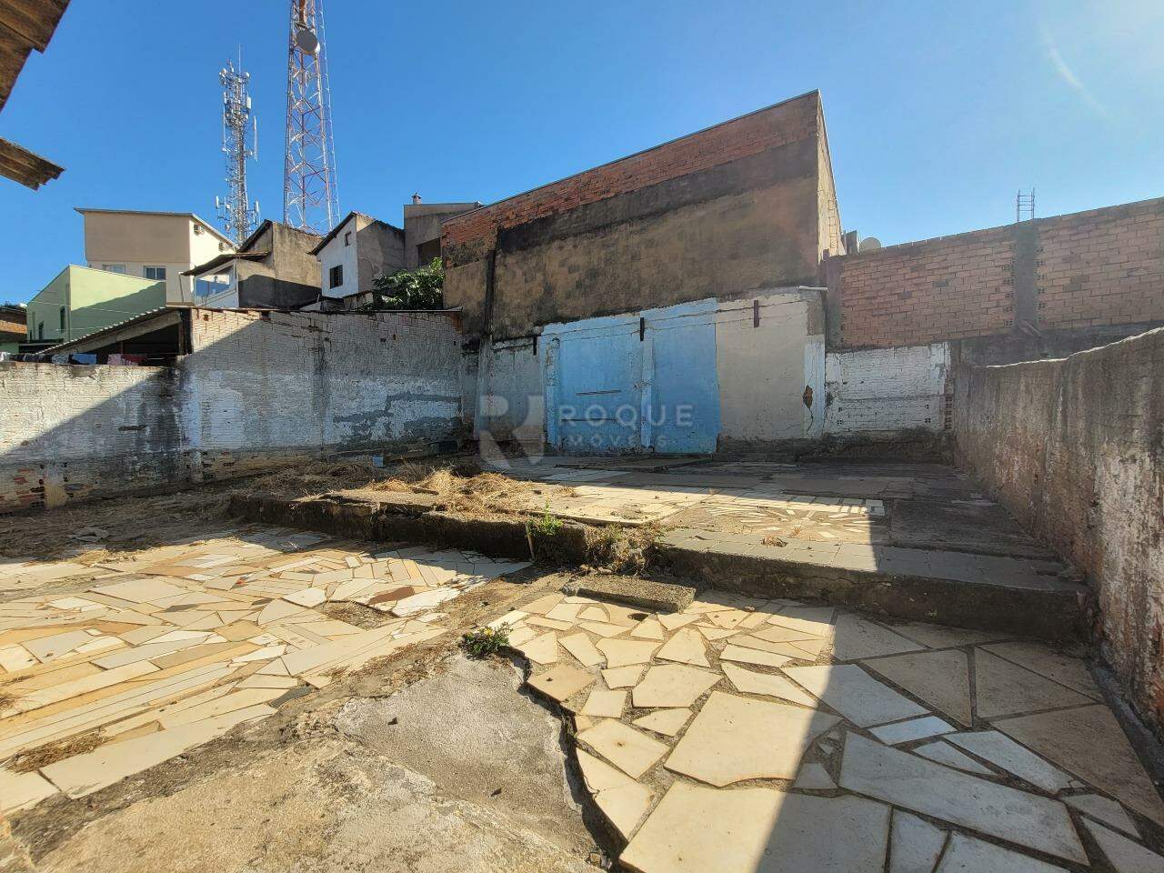 Casa Residencial para aluguel no bairro Jardim Planalto: Fundos 