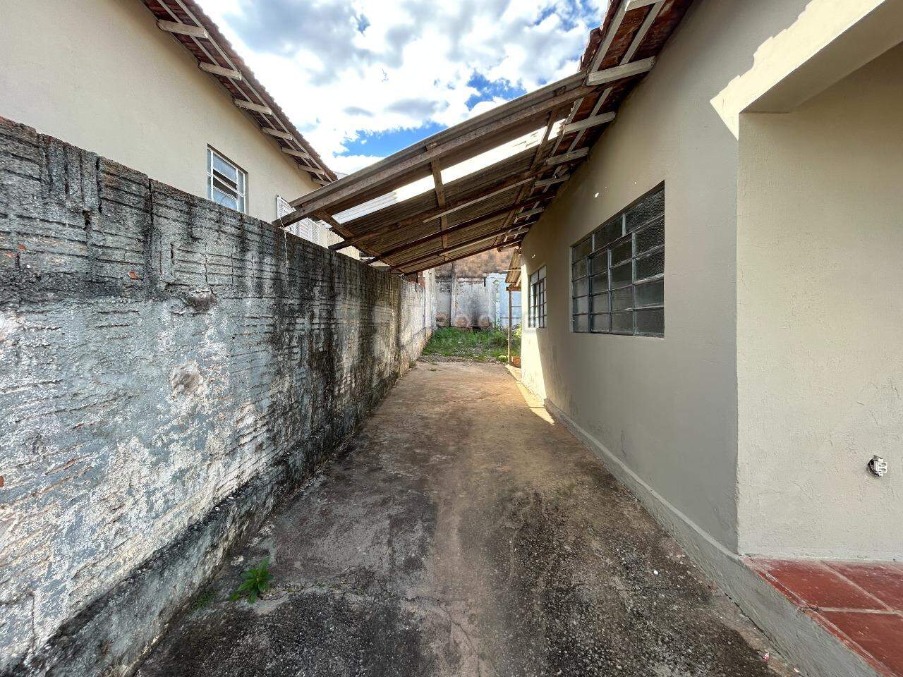 Casa Residencial para aluguel no bairro Jardim Planalto: Garagem