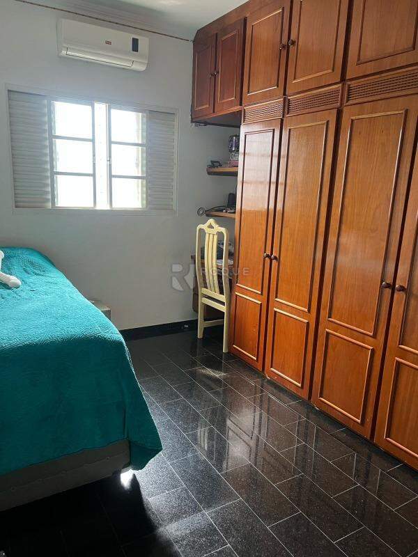 Casa Residencial à venda no bairro Vila Rosana: