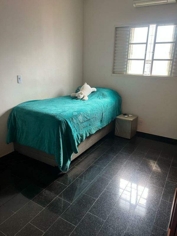 Casa Residencial à venda no bairro Vila Rosana: