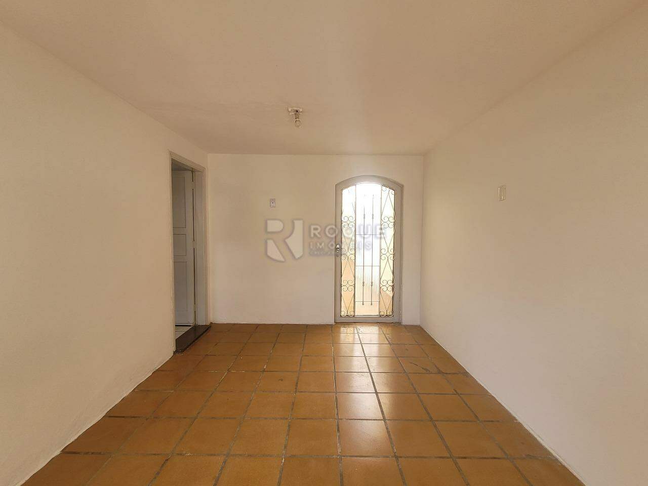 Casa Residencial para aluguel no bairro Centro: Hall
