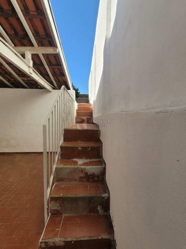 Casa Residencial para aluguel no bairro Centro: Escada