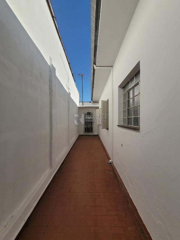 Casa Residencial para aluguel no bairro Centro: Corredor