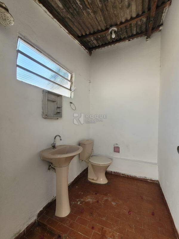 Casa Residencial para aluguel no bairro Centro: Wc Fundos