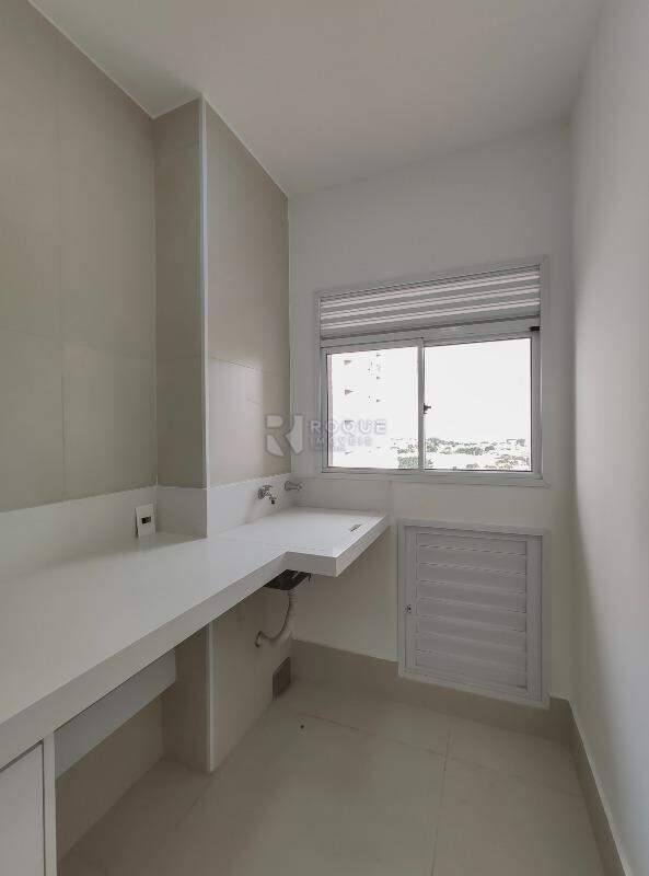 Apartamento para aluguel no bairro Jardim Residencial Roseira: Área de serviço