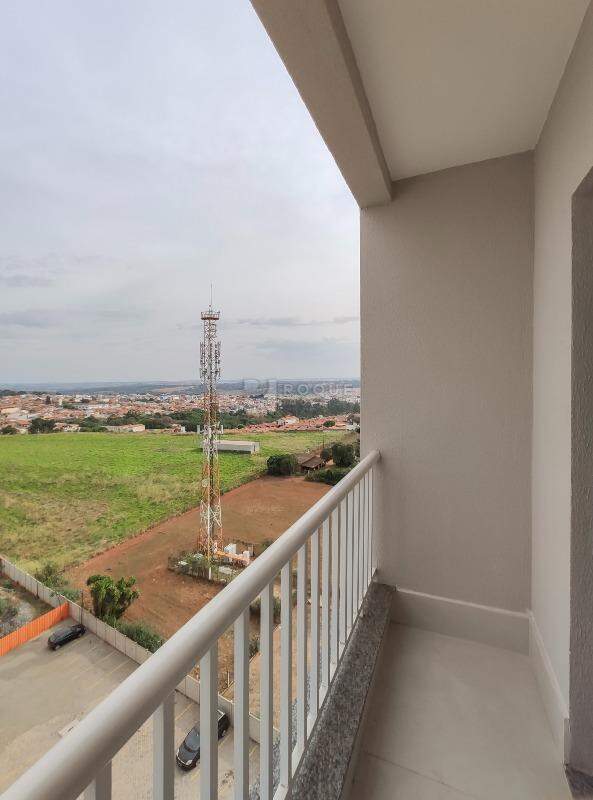 Apartamento para aluguel no bairro Jardim Residencial Roseira: Sacada