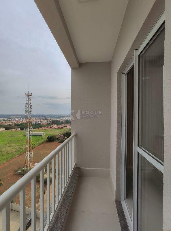 Apartamento para aluguel no bairro Jardim Residencial Roseira: Sacada