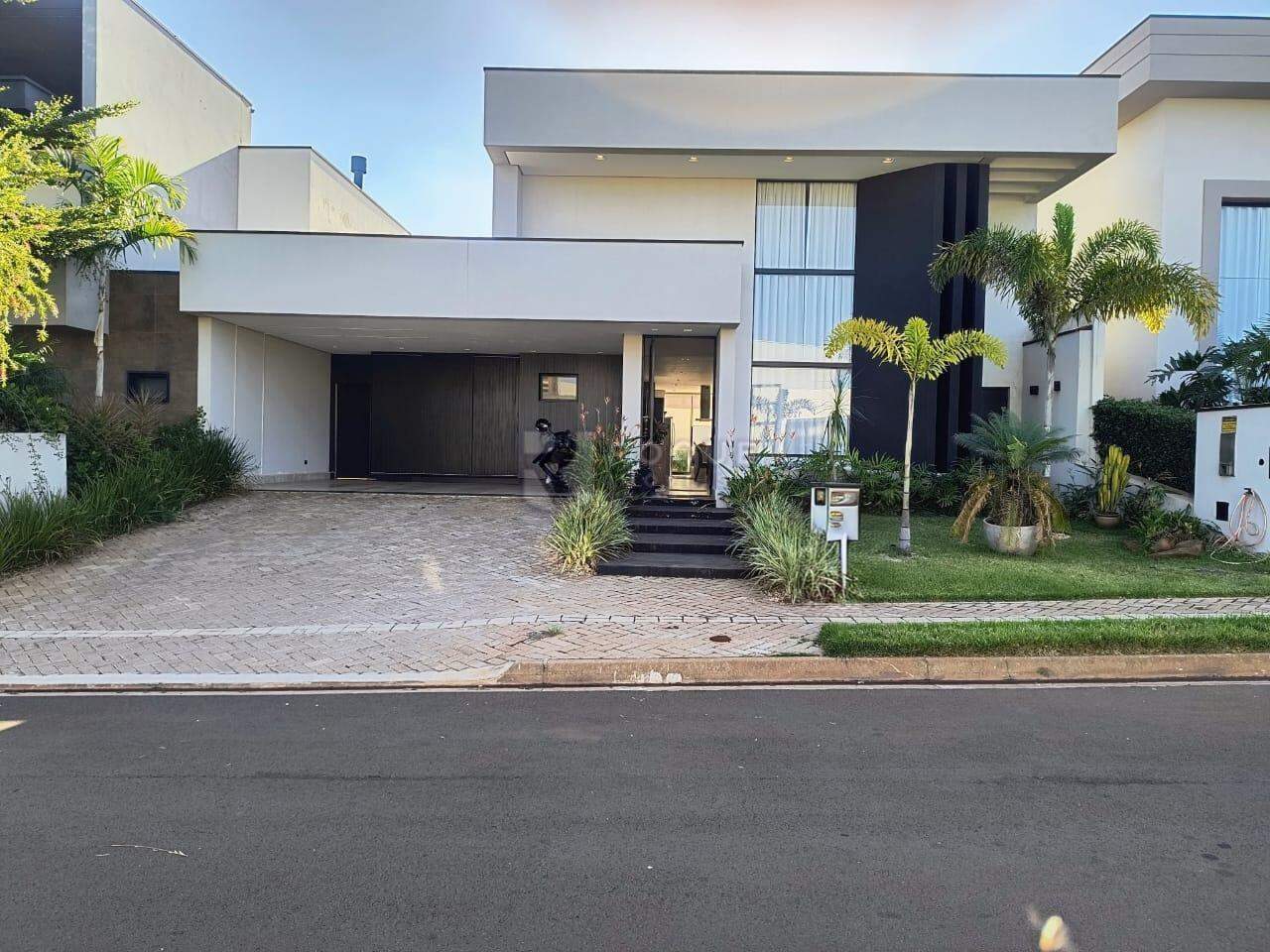 Casa em condomínio para aluguel no bairro Residenciais Fazenda Itapema: Fachada
