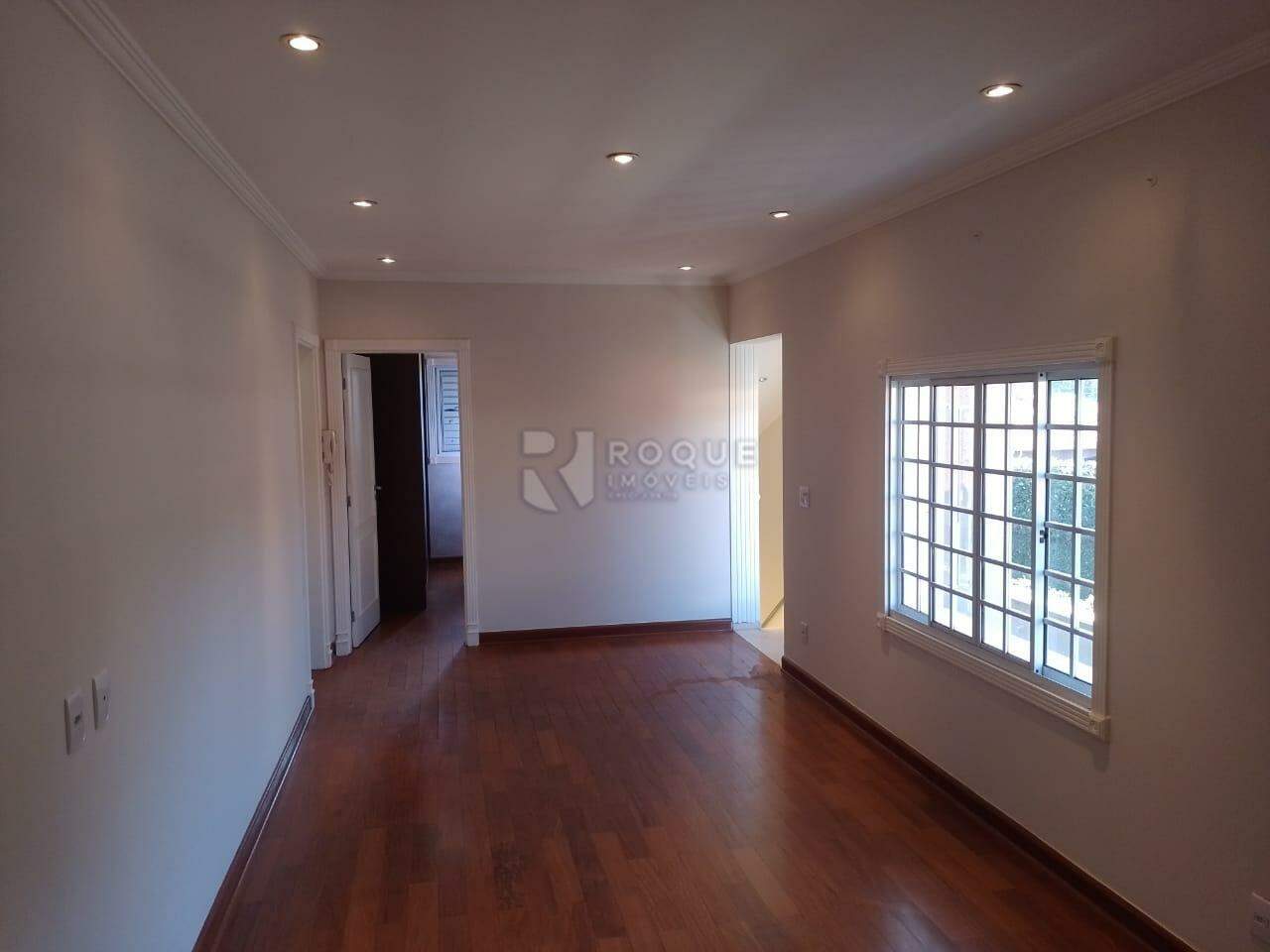 Casa em condomínio à venda no bairro Jardim Residencial Monsenhor Rossi: Hall piso superior 