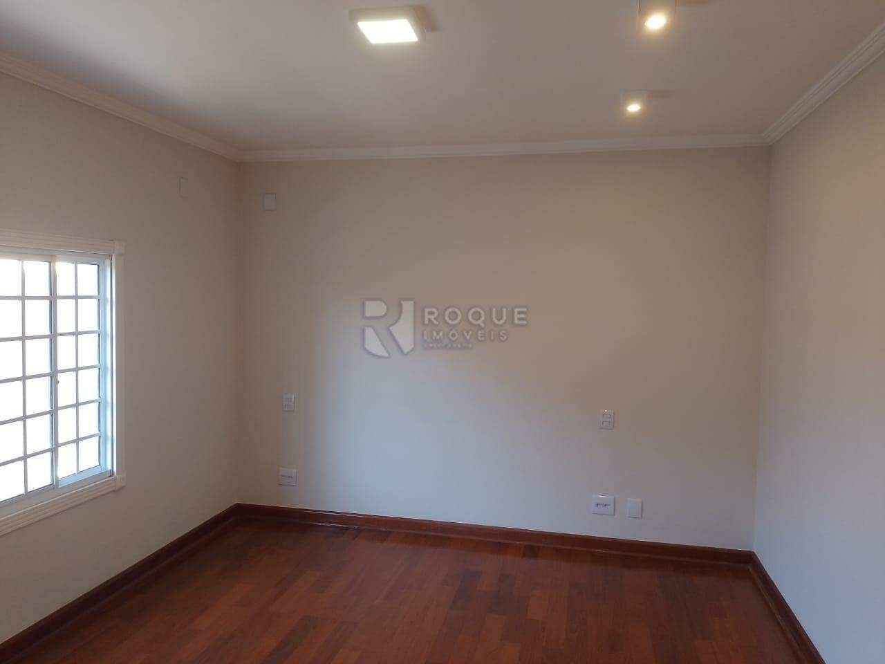 Casa em condomínio à venda no bairro Jardim Residencial Monsenhor Rossi: Sala piso superior 