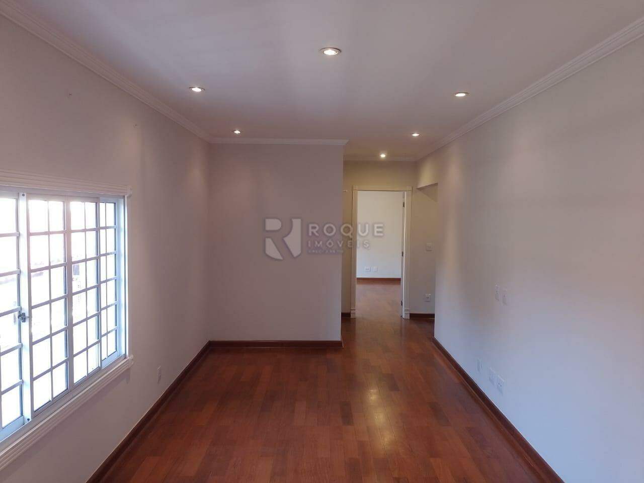 Casa em condomínio à venda no bairro Jardim Residencial Monsenhor Rossi: Hall piso superior 