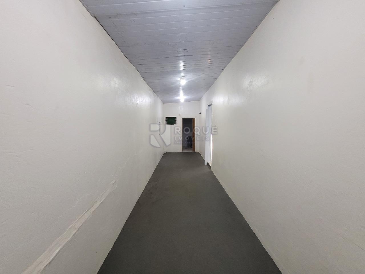 Salão para aluguel no bairro Centro: Estoque