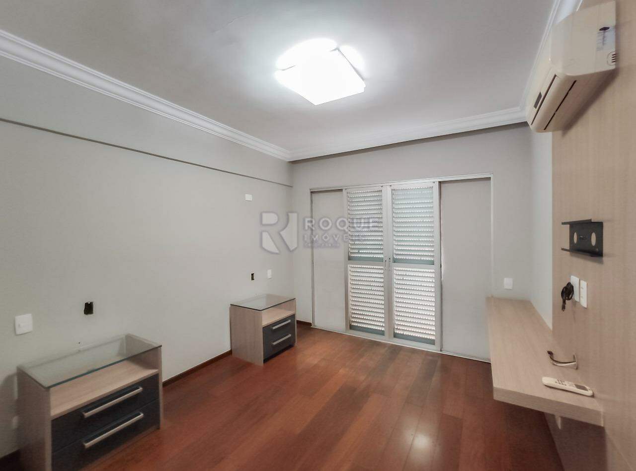 Apartamento para aluguel no bairro Centro: Dormitório 3 suíte
