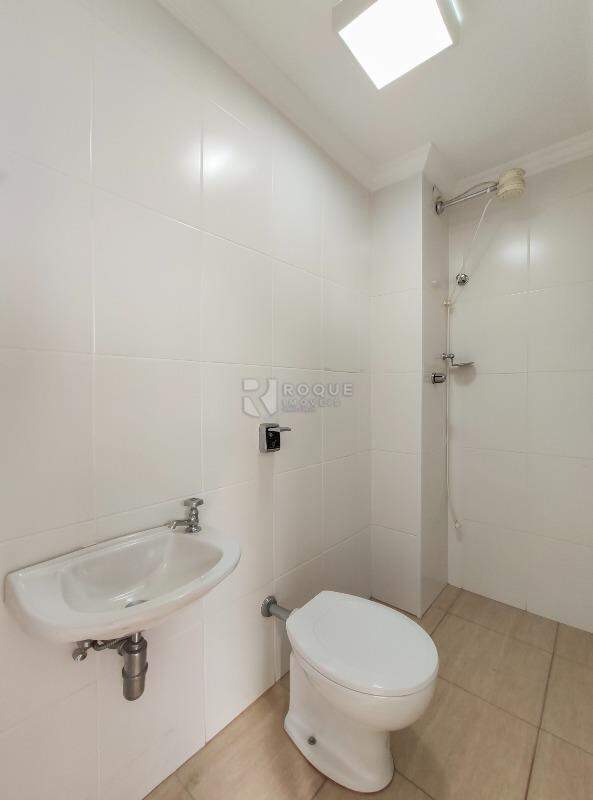 Apartamento para aluguel no bairro Centro: WC fundo