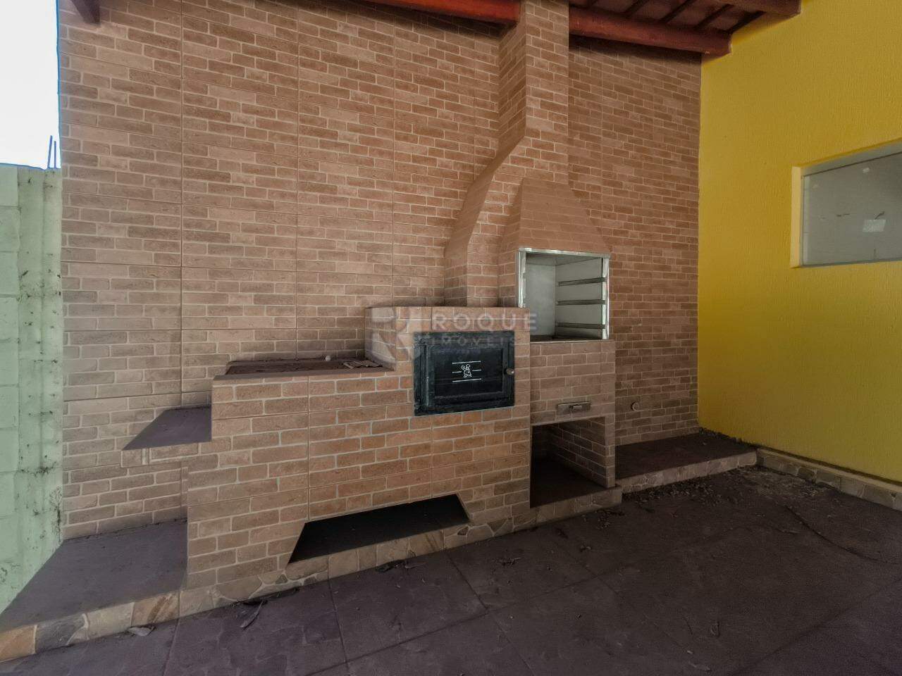 Chácara à venda no bairro Jardim Lagoa Nova: CHURRASQUEIRA E FORNO