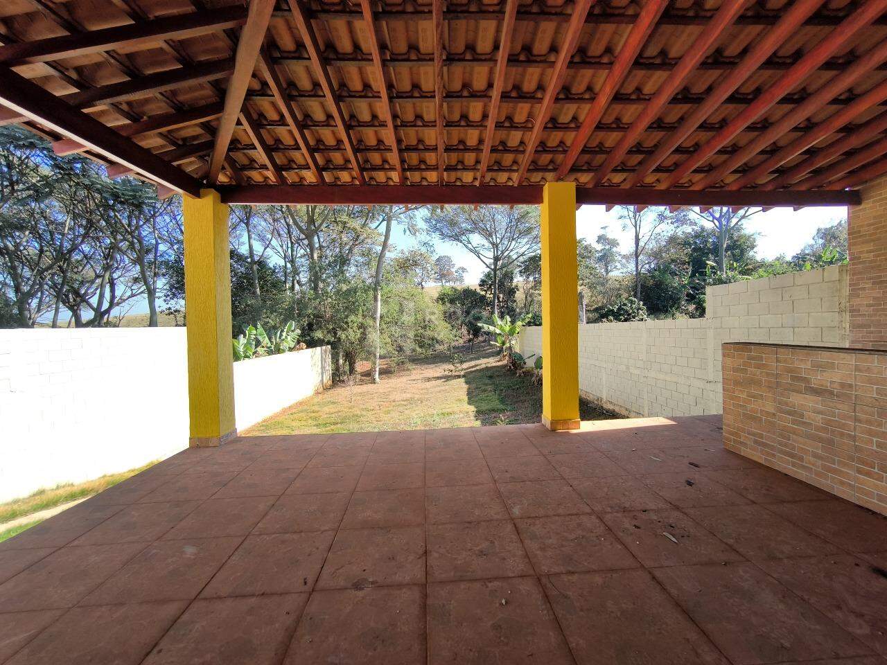 Chácara à venda no bairro Jardim Lagoa Nova: VARANDA