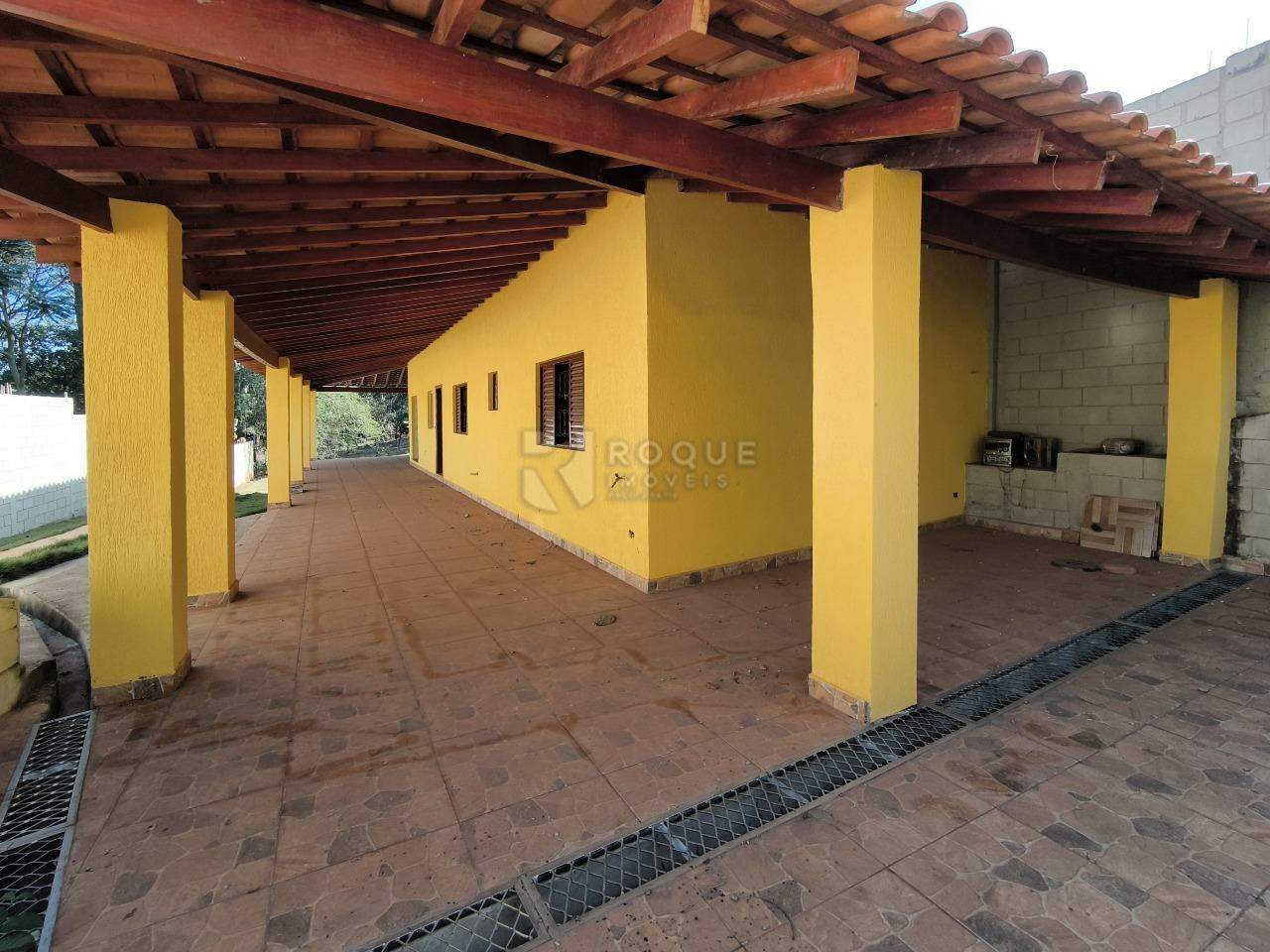 Chácara à venda no bairro Jardim Lagoa Nova: VARANDA