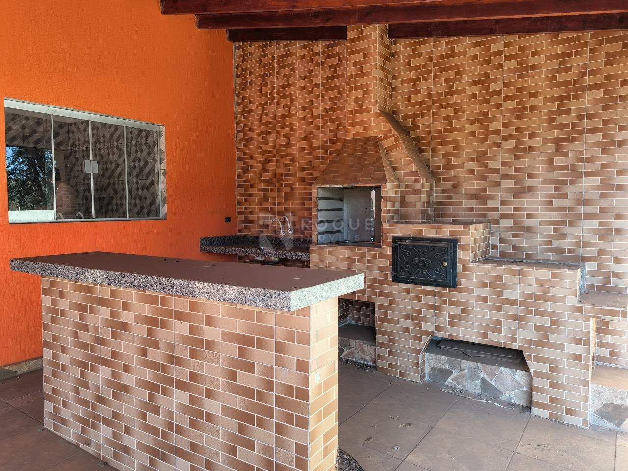 Chácara à venda no bairro Jardim Lagoa Nova: CHURRASQUEIRA E FORNO